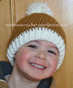 David con gorro pom-pom marrón-marfil