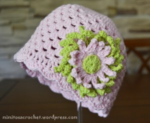 Gorrito granny con flor 004